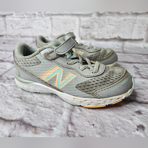 New Balance Girls Toddler Size 10 Sneakers Shoes Grey - Picture 6 of 8